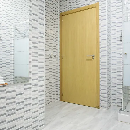 Suncity Refino Oriental Con Piscina *